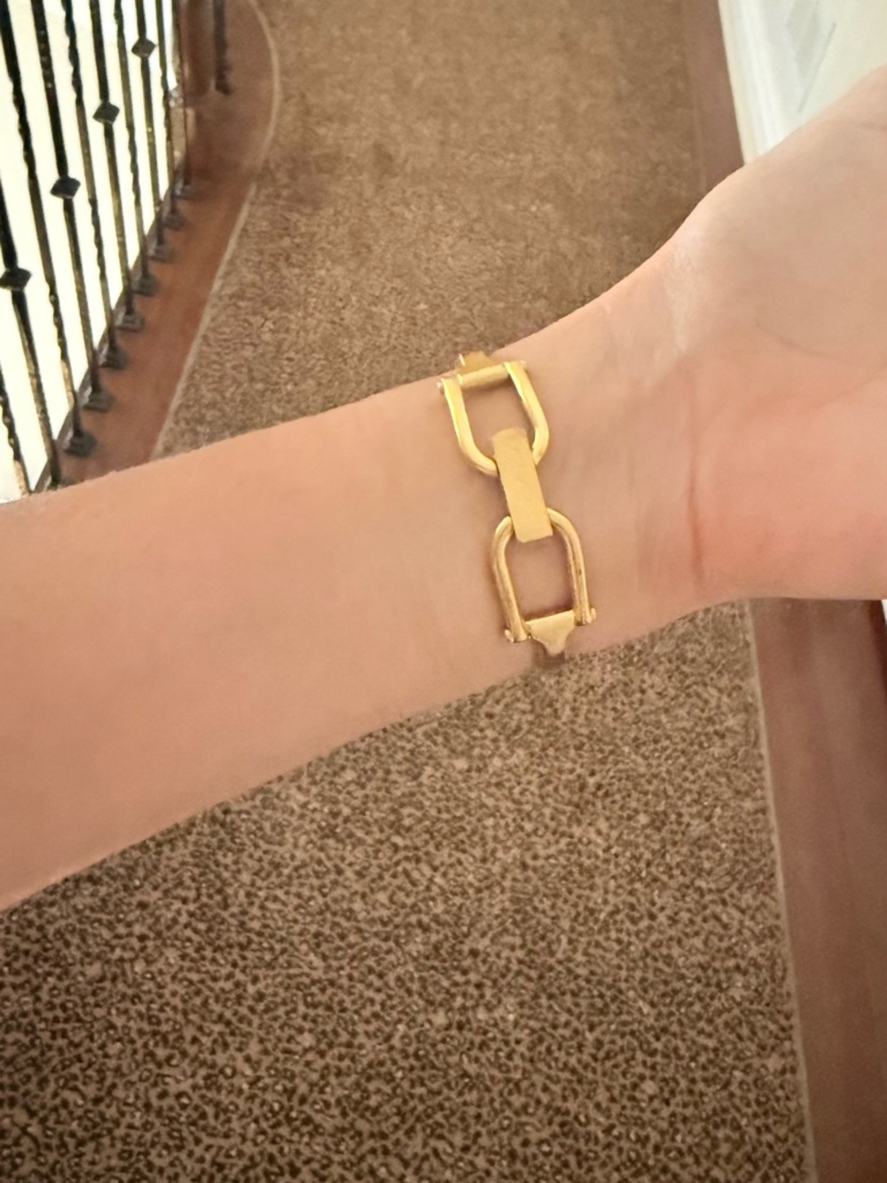 Gucci Gold Rectangular Bangle Watch - Picture 3 of 5
